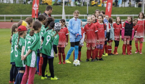Свыше 10,5 тыс. детей профессионально занимаются футболом в Москве
