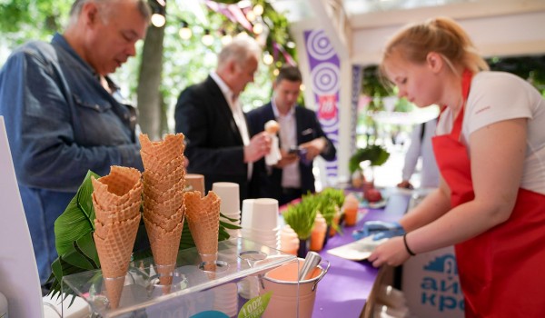 Более 12,5 тыс. порций продано на фестивале «Мороженое и сладости» в Москве