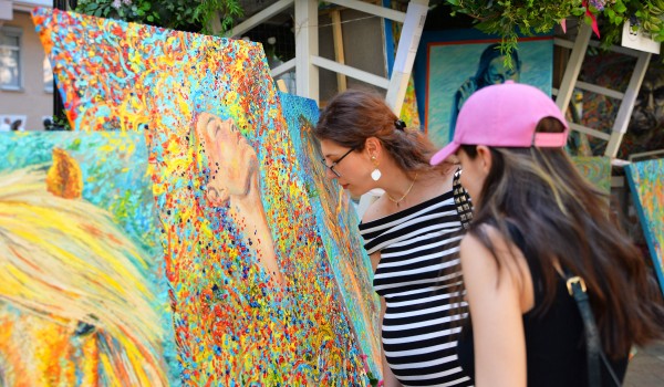 Порядка 3,5 тыс. арт-объектов продано за первые недели на вернисаже на Никитском бульваре