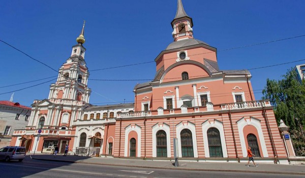 Настенную живопись XVIII века отреставрировали в церкви Петра и Павла на Новой Басманной улице