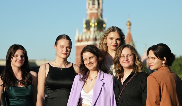 Вице-мэр Ракова поздравила московских выпускников