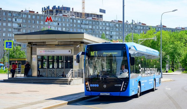 Маршруты наземного городского транспорта изменили в восьми округах Москвы