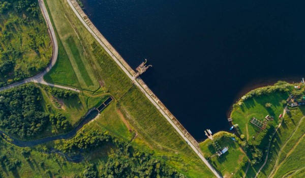 Бирюков: Городские водохранилища заполнены в достаточном объеме, несмотря на жару