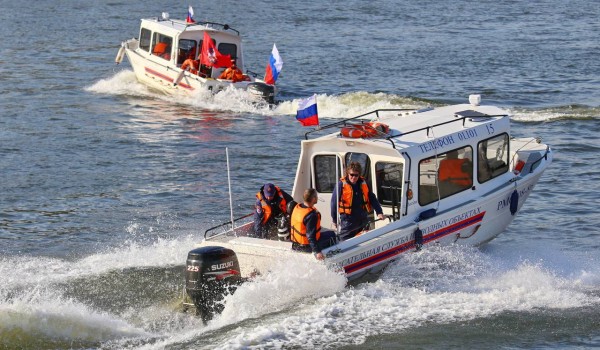 Число патрулирующих водные акватории Москвы спасателей увеличили до 100 из-за жары