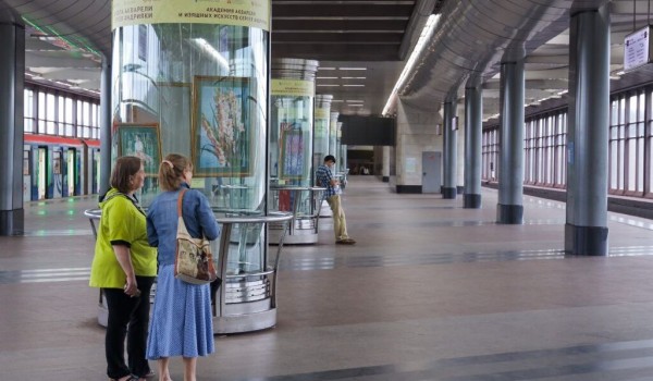 Выставку картин Сергея Андрияки открыли на станции метро «Воробьевы горы»