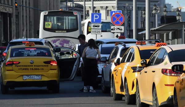 Пассажиры столичного такси забывали кастрюлю супа, документы и ключи с начала года
