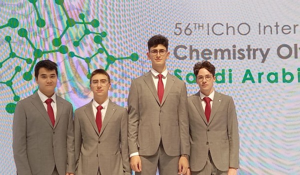 Все российские школьники получили золотые медали на Международной олимпиаде по химии