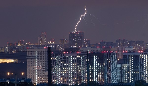 Грозы с мегамолниями зафиксировали в Москве этим летом