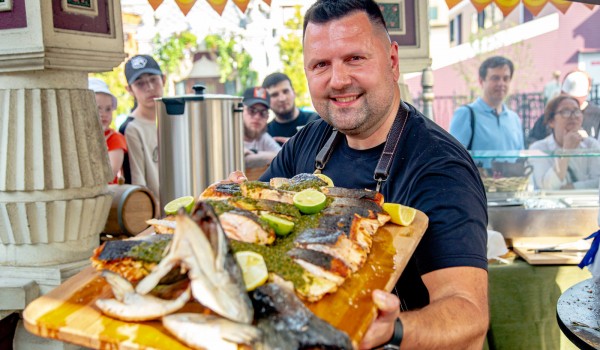 Москвичи попробуют блюда лучших рестораторов в ходе гастрономического фестиваля на Манежной площади