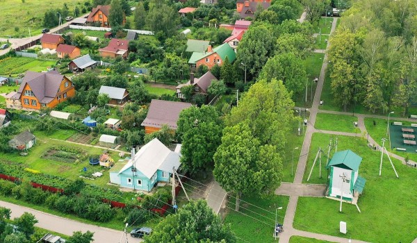 Около 370 москвичей уточнили границы своих дачных объектов с начала года