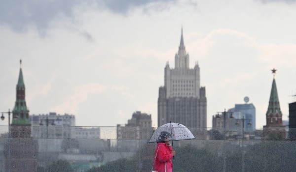 МЧС предупредило москвичей о ливне и грозе до вечера пятницы