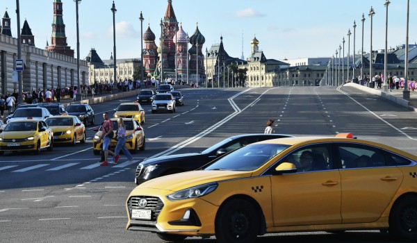 Горожанам напомнили о недопустимости оставления детей и животных в машине в жару