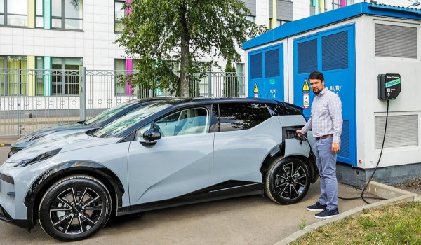 Собянин сообщил о планах развития зарядной инфраструктуры для электротранспорта