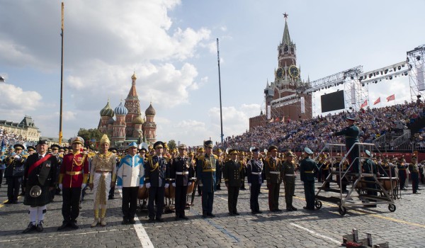 Масштабное представление состоится 1 сентября на Красной площади в рамках Фестиваля «Спасская башня»