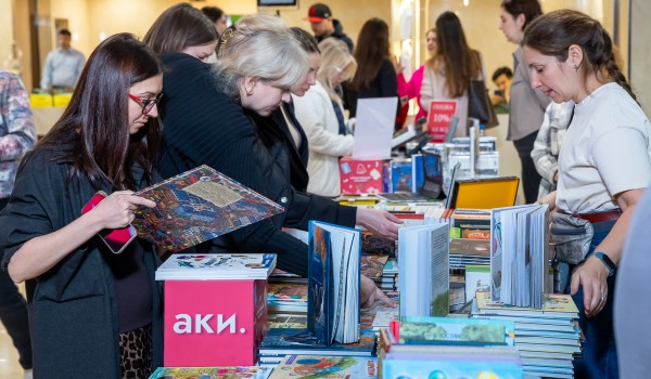 Более 10 книжных издательств приняли участие в первой городской ярмарке «Креативный маркет»