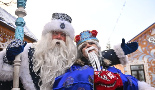 Визит Деда Мороза и Снегурочки в новогоднюю ночь обойдется москвичам минимум в 20 тысяч рублей.