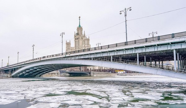 Капремонт подэстакадного пространства Большого Устьинского моста завершили в городе