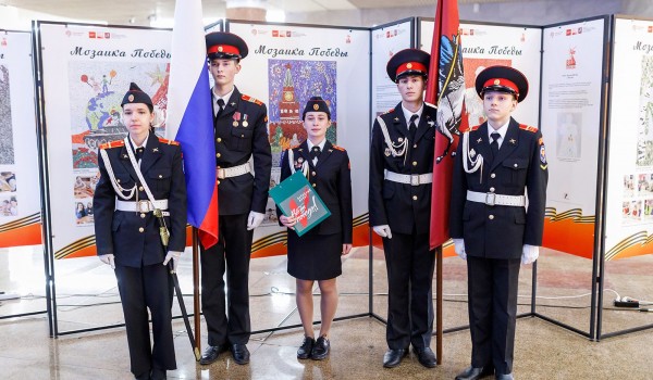Выставка «Мозаика Победы» открылась в метро