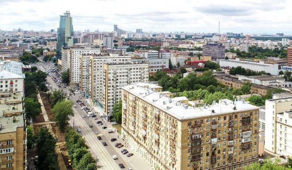 Свыше 25 ветхих зданий отремонтировали с начала года на востоке Москвы