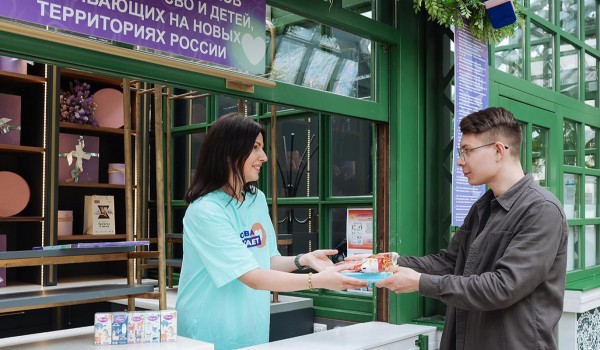 Гости «Московской весны Победы» собрали подарки для бойцов СВО