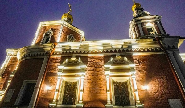 Храм Святых Апостолов Петра и Павла у Яузских Ворот оборудовали архитектурно-художественной подсветкой