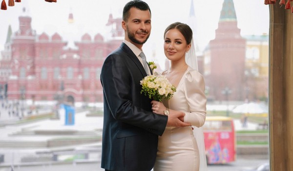 Порядка 2,5 тыс. пар сыграли свадьбу в столице в майские праздники