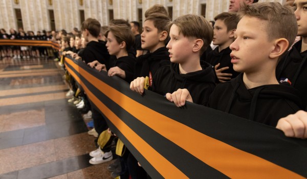 Юные хоккеисты развернут 100-метровую георгиевскую ленту в Музее Победы