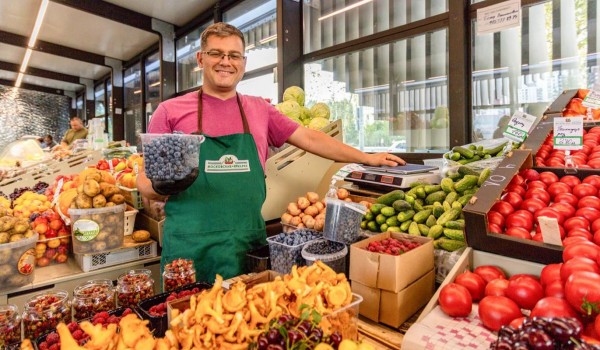 Собянин: Более 40 регионов поставляют свежие продукты на ярмарки Москвы