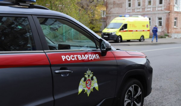 Столичные росгвардейцы помогли мужчине в бессознательном состоянии