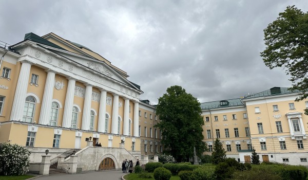 Ремонт комплекса зданий МГУ им. М.В. Ломоносова на Моховой улице начался в городе