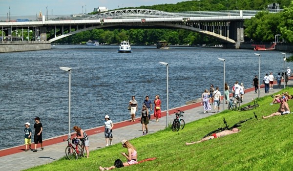 «Желтый» уровень опасности из-за жары объявили в Москве до вечера