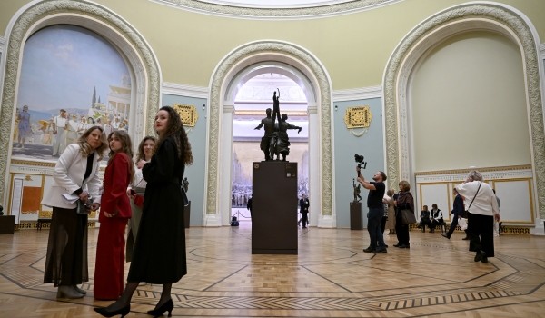 Более 100 студентов посетили экскурсии по павильону №1 «Центральный» на ВДНХ