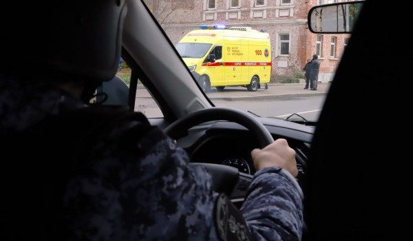 Сотрудники Росгвардии оказали помощь пострадавшей в ДТП на юго-востоке столицы