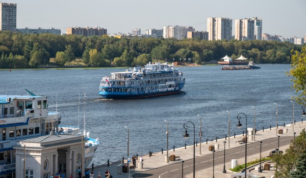 Более 110 тыс. пассажиров отправились в круизы с речных вокзалов Москвы за два месяца навигации