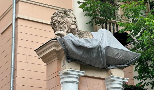 Пилоны ворот дома со львами отреставрируют в Пресненском районе