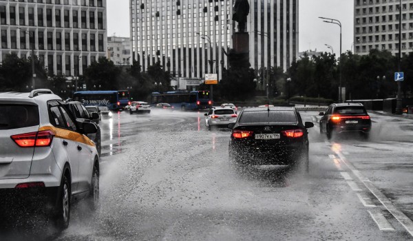 Водителей призвали быть внимательными за рулем из-за дождя