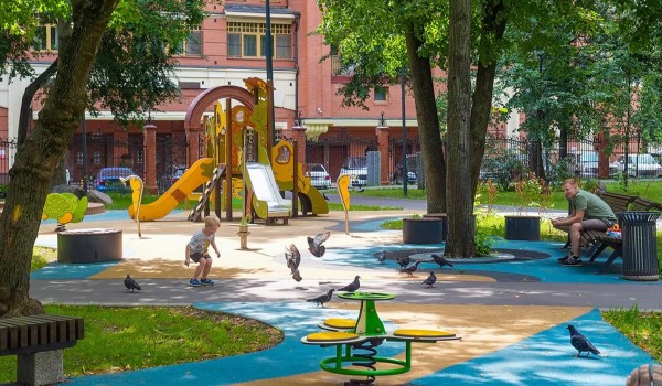Почти 2,5 тыс. дворовых территорий благоустроят в Москве в этом году