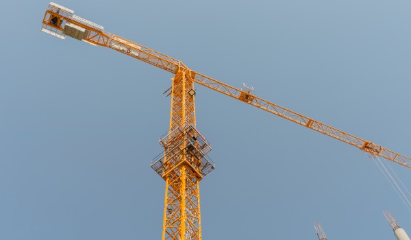 Незаконная реконструкция нежилого здания пресечена в районе Крылатское