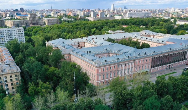 Инвестор отреставрировал помещение в служебных постройках старого Головинского дворца