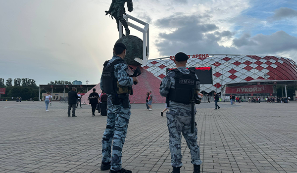 Сотрудники и военнослужащие столичного главка Росгвардии обеспечили безопасность футбольного матча в столице
