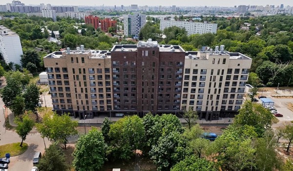 Почти 190 горожан получили квартиры по программе реновации в жилых комплексах на улице Черное Озеро
