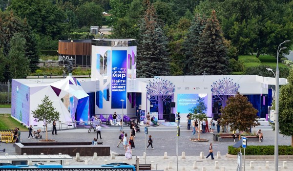 Городские вузы представили программы обучения по ИТ-направлениям в «Музеоне»