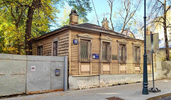 Горожанам рассказали, как восстанавливают сруб легендарного строения