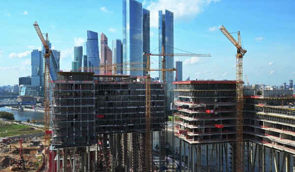 Масштабное озеленение на стилобате небоскребов появилось в «Москве-Сити»