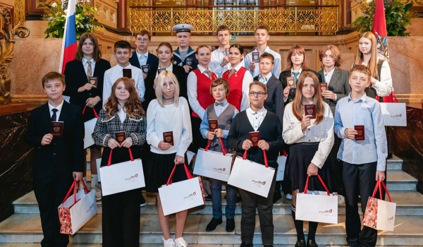 Церемония вручения первых паспортов прошла в Государственном историческом музее