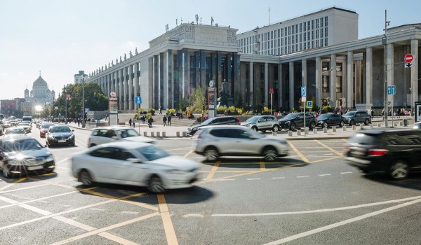 Вафельную разметку нанесли на 44 перекрестках столицы в этом году