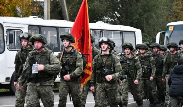 Порядка 800 человек приняли участие в акции «Марш кремлевских курсантов»