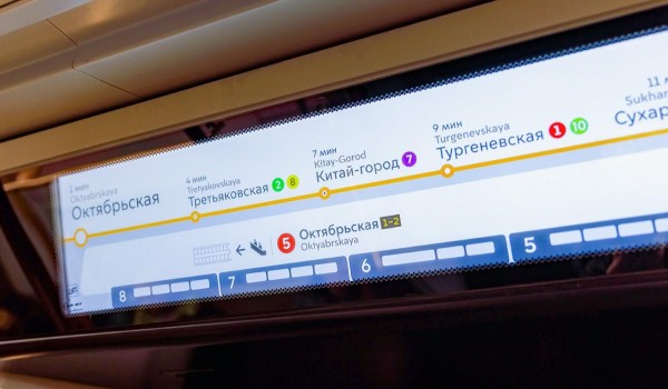 Навигационные экраны поездов Калужско-Рижской и Троицкой линиях метро теперь показывают сквозную нумерацию выходов