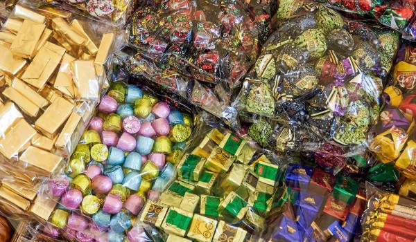 Столичные магазины и кафе регулярно отправляют гуманитарную помощь бойцам СВО