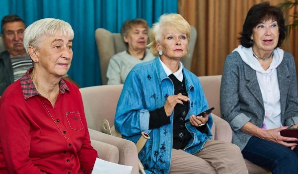 Курс по обучению работе с соцсетями открылся в 11 центрах московского долголетия